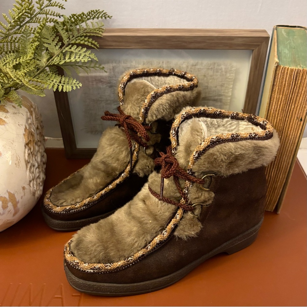 Vintage Women’s Shearling Yodeler Boot Brown Suede Rubber Sole Faux Fur Sz. 6